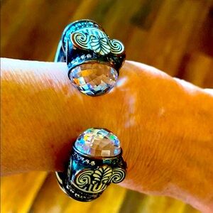 Elegant Black and White Cuffs bracelet